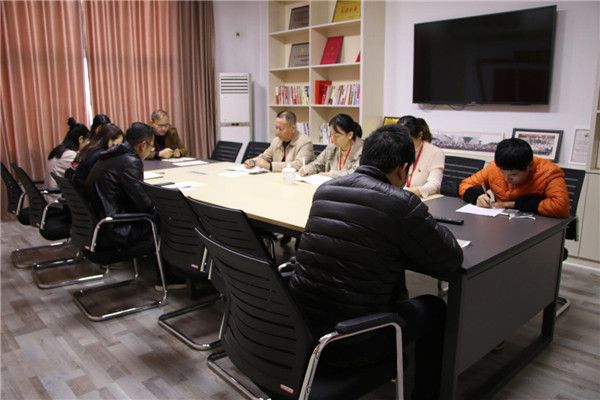 市古鎮(zhèn)公司掀起學(xué)習(xí)黃群、宋月才等四名同志先進(jìn)事跡的熱潮