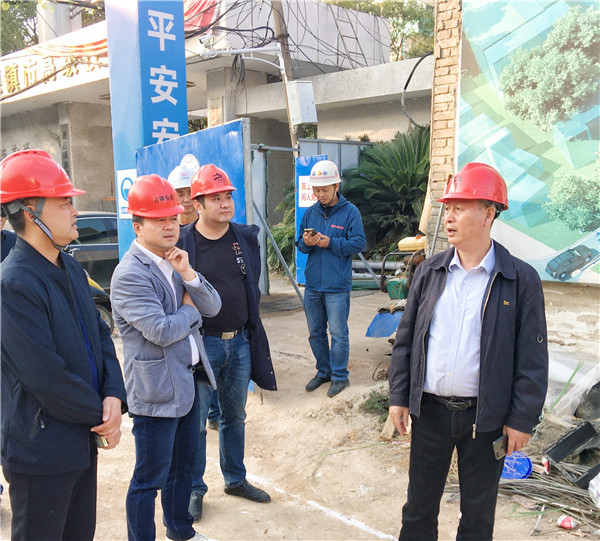 吳高健現(xiàn)場督導(dǎo)重點項目建設(shè)進展情況