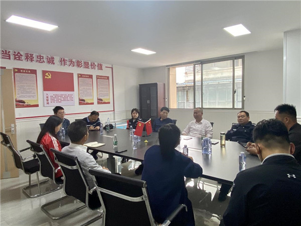 市古鎮(zhèn)公司聯(lián)合城警支隊(duì)赴豪德建材市場(chǎng)實(shí)地調(diào)研停車難問(wèn)題