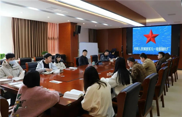 市古鎮(zhèn)投資公司行政黨支部組織觀(guān)看《閃閃的紅星》