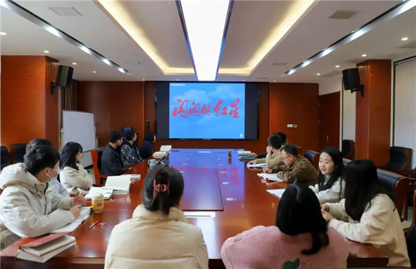 市古鎮(zhèn)投資公司行政黨支部組織觀(guān)看《閃閃的紅星》