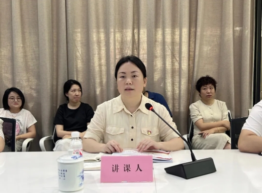 市古鎮(zhèn)投資公司黨委副書(shū)記、總經(jīng)理謝瑋赴商旅文公司黨支部講授黨紀(jì)學(xué)習(xí)教育專(zhuān)題黨課