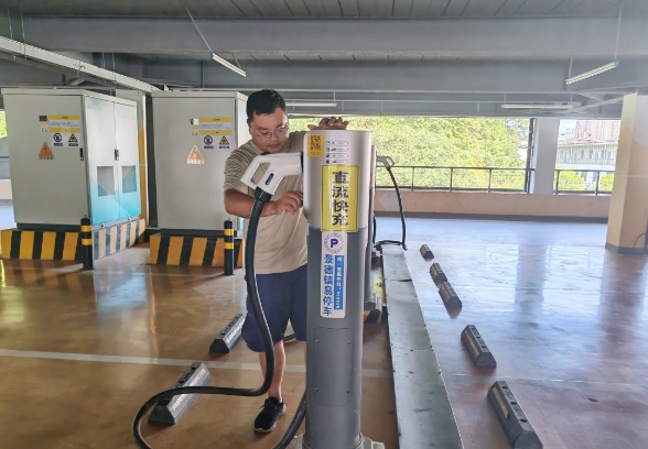 不懼高溫 “熱”力十足！致敬高溫下堅守崗位的古鎮(zhèn)工作者（一）