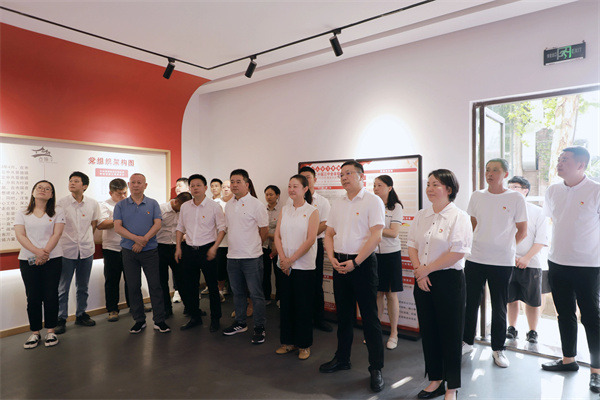 市古鎮(zhèn)投資公司黨委開展“黨建引領(lǐng)新征程，古鎮(zhèn)同心再出發(fā)”活動
