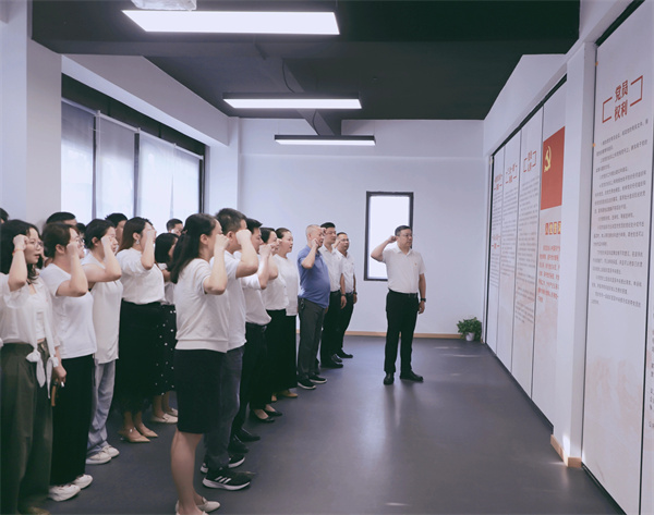 市古鎮(zhèn)投資公司黨委開展“黨建引領(lǐng)新征程，古鎮(zhèn)同心再出發(fā)”活動
