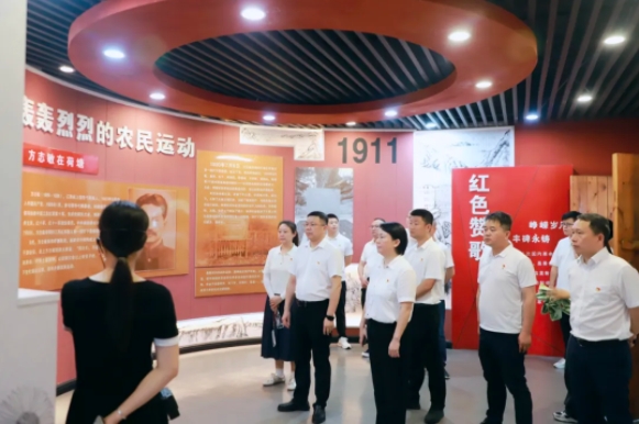 市古鎮(zhèn)投資公司開展紅色走讀活動(dòng)